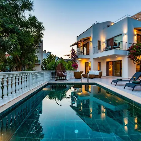 Mediterranean With Private Pool 빌라 *