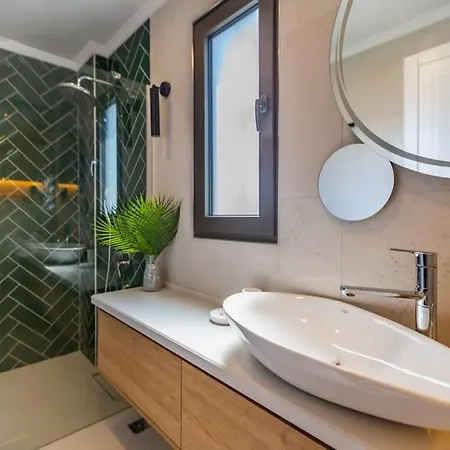 Villa Mediterranean With Private Pool *
