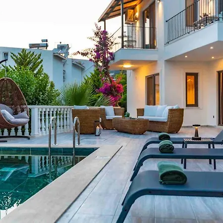 Mediterranean With Private Pool Villa *